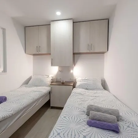 Mobile Luna Apartament *